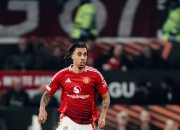 LOL决赛-包含曼联客场输球，欧冠资格岌岌可危的词条