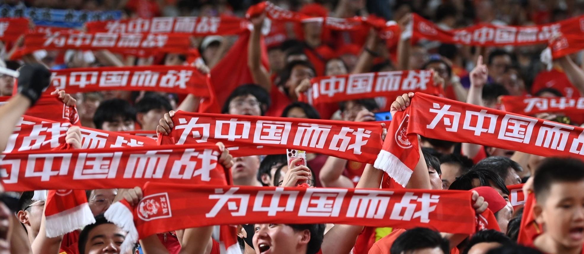 包含足球赛事激烈对决，凭借黄金一击获胜的词条