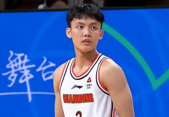 重庆男篮在比赛中逆转胜利,领跑积分 重庆男篮在比赛中逆转胜利,领跑积分