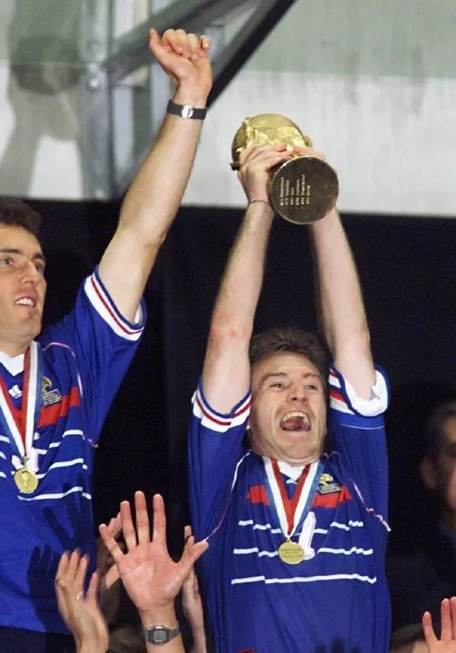 法国队横扫日本队,奥恰洛夫点燃赛场 法国队横扫日本队,奥恰洛夫点燃赛场