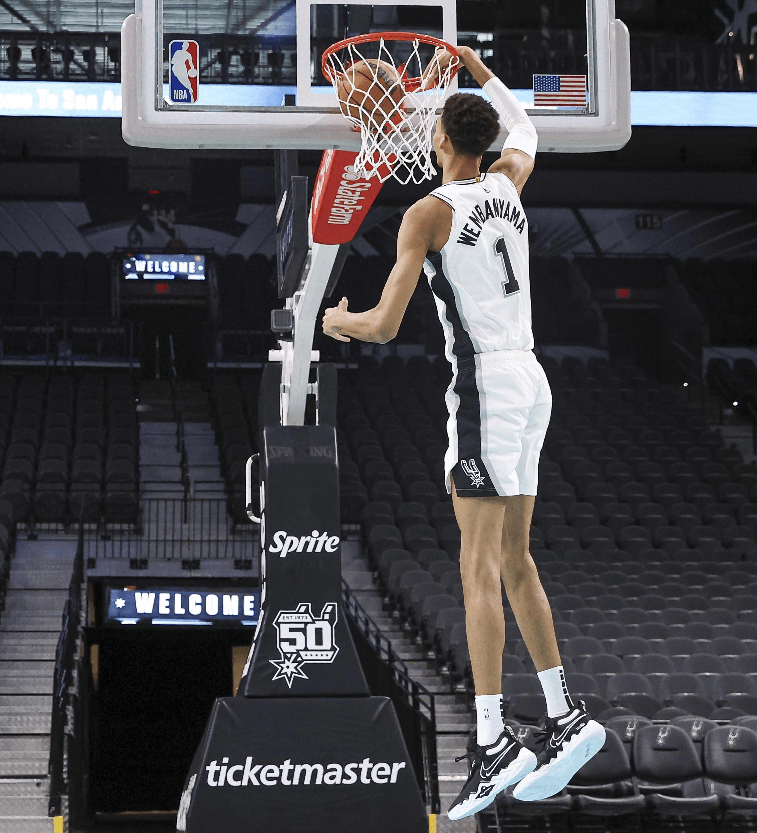 新疆队逆转猛龙,杜兰特扛起全队 新疆队逆转猛龙,杜兰特扛起全队