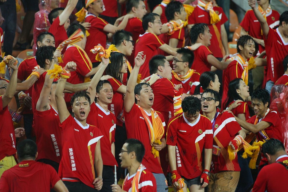 强队巅峰对决,国内足坛焦点纷纷聚集 强队巅峰对决,国内足坛焦点纷纷聚集