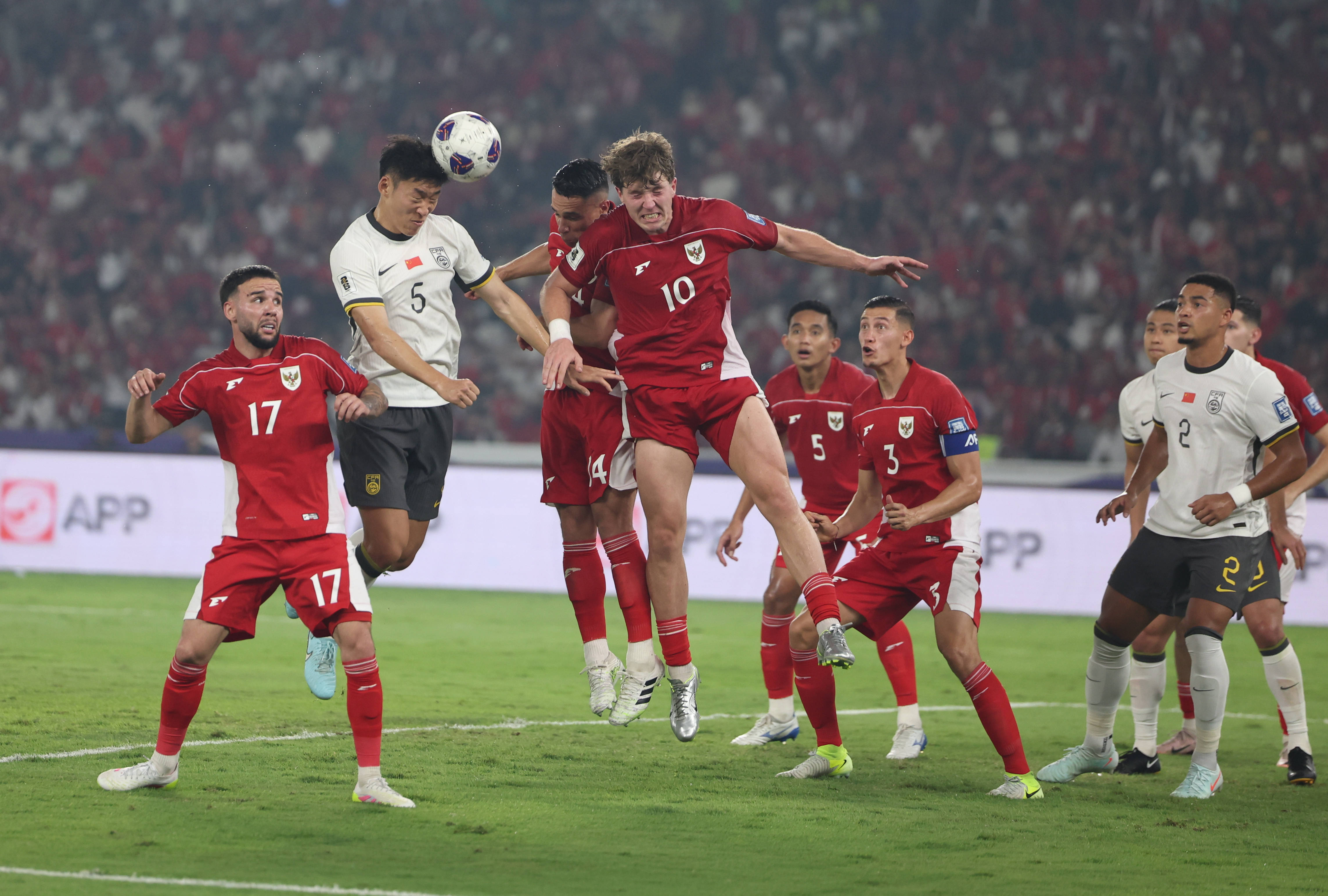 印尼队险胜中国队,黄鸭组合关键制胜 印尼队险胜中国队,黄鸭组合关键制胜