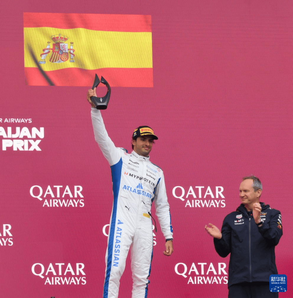 红牛车队完胜法拉利,塞恩斯点燃赛场 红牛车队完胜法拉利,塞恩斯点燃赛场