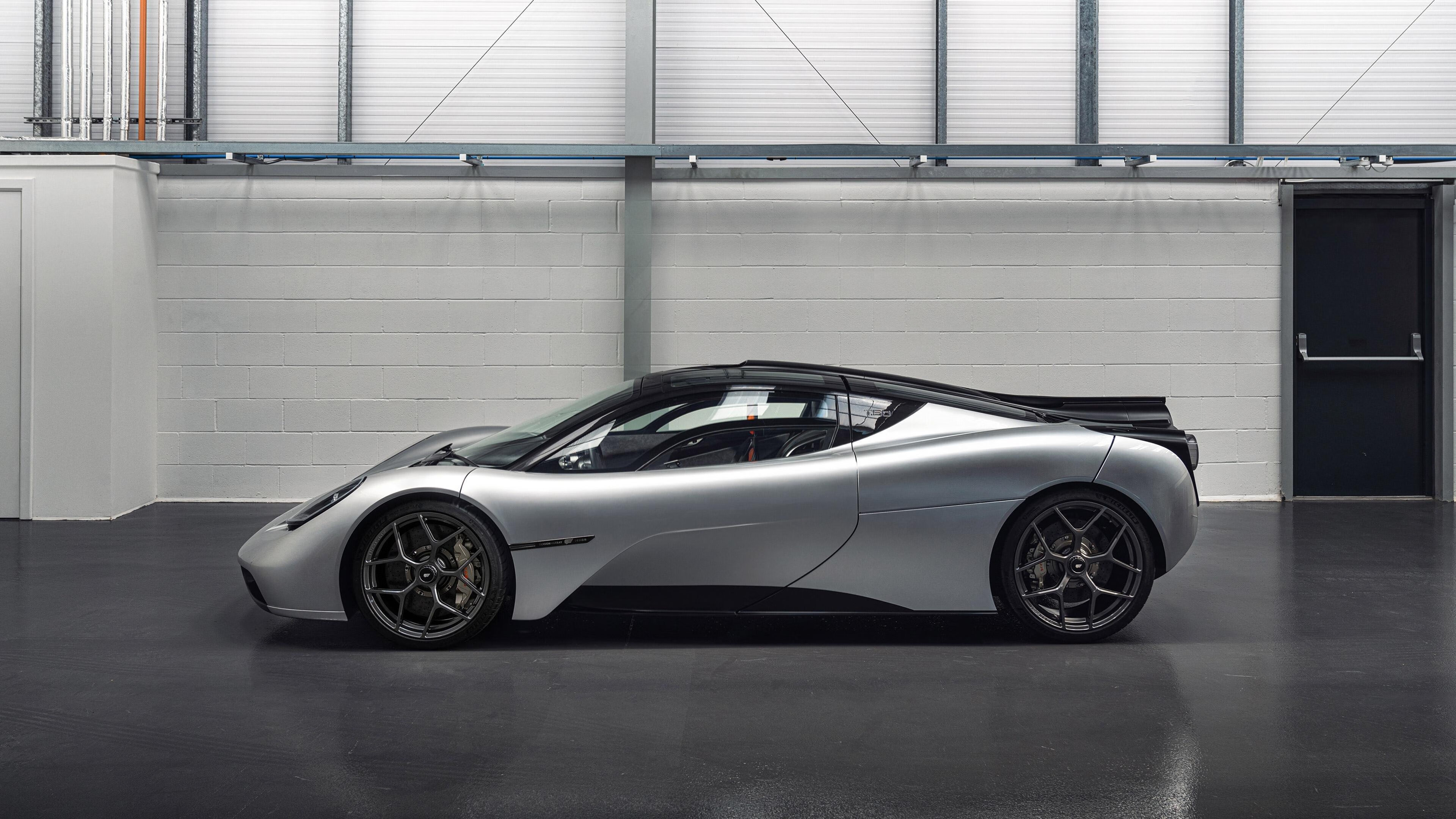 拉文三号弯超车秀，黄蜂F1式节奏打崩步行者