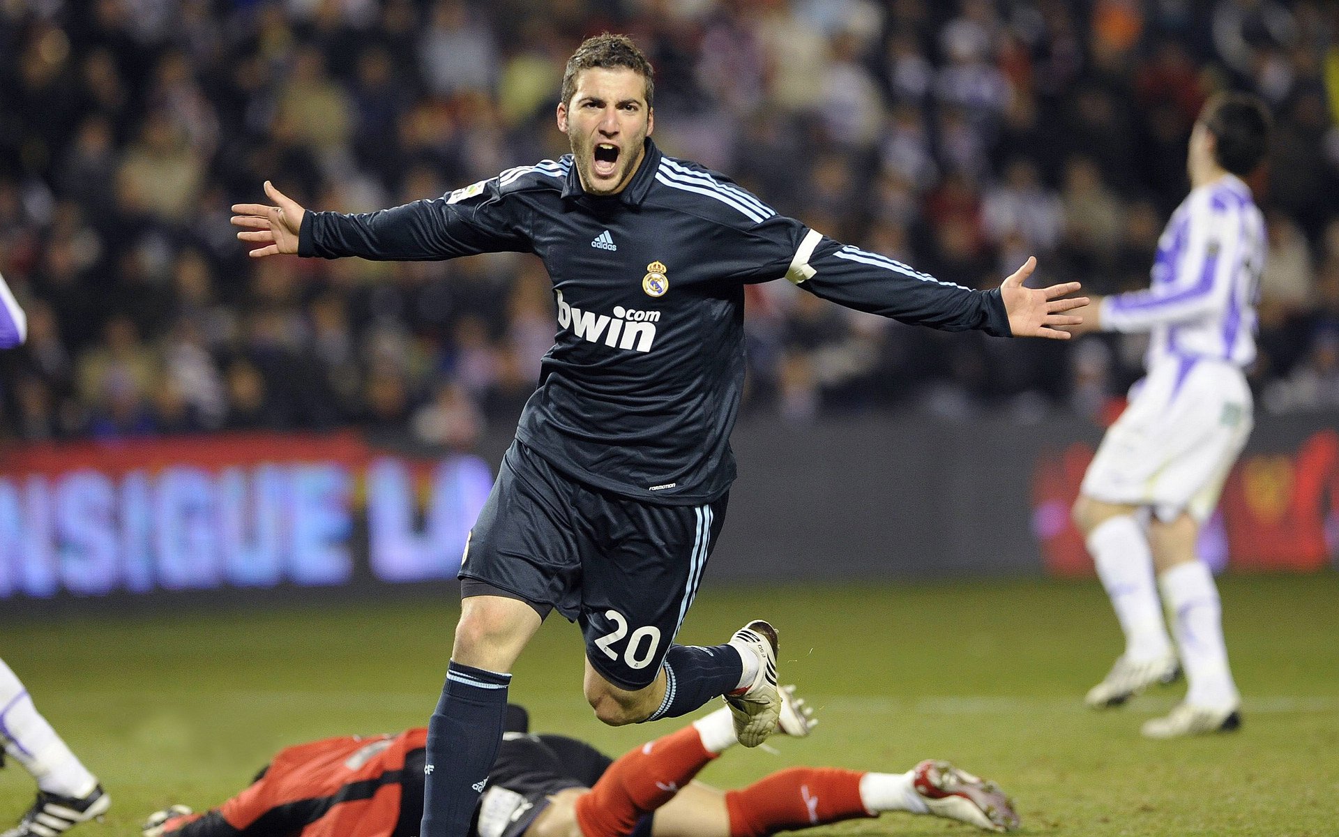 传奇绽放，本泽马在皇马对阵皇家社会之夜，铸就生涯不朽篇章