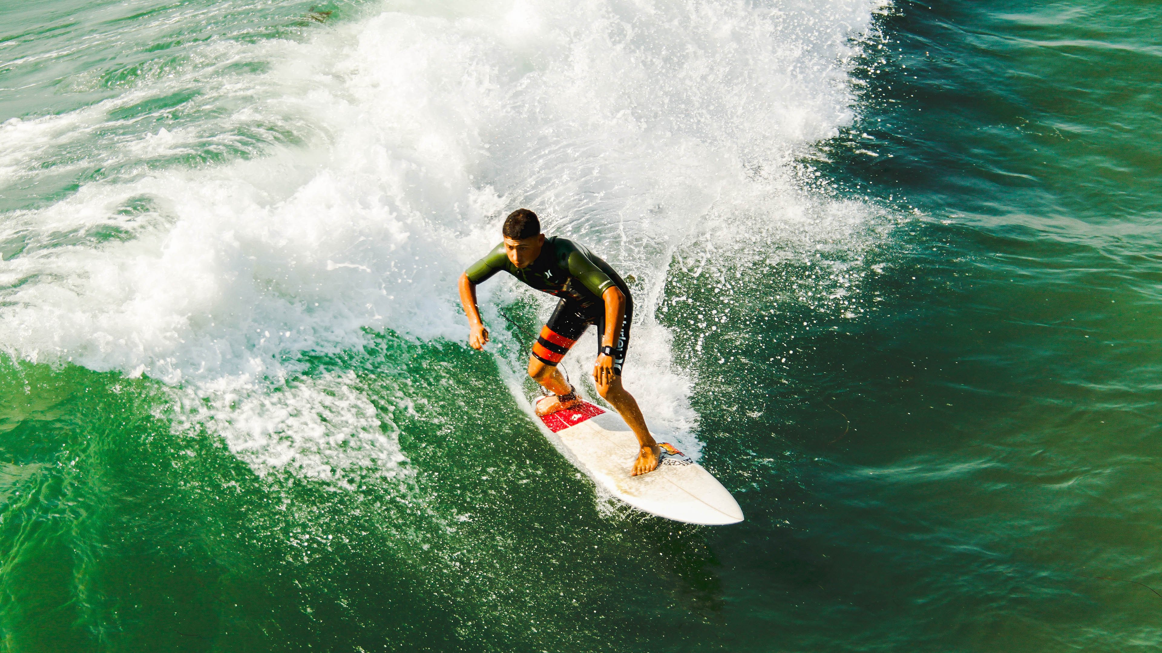 烈日双城记，当独行侠鏖战太阳，布克在欧冠决赛接管比赛